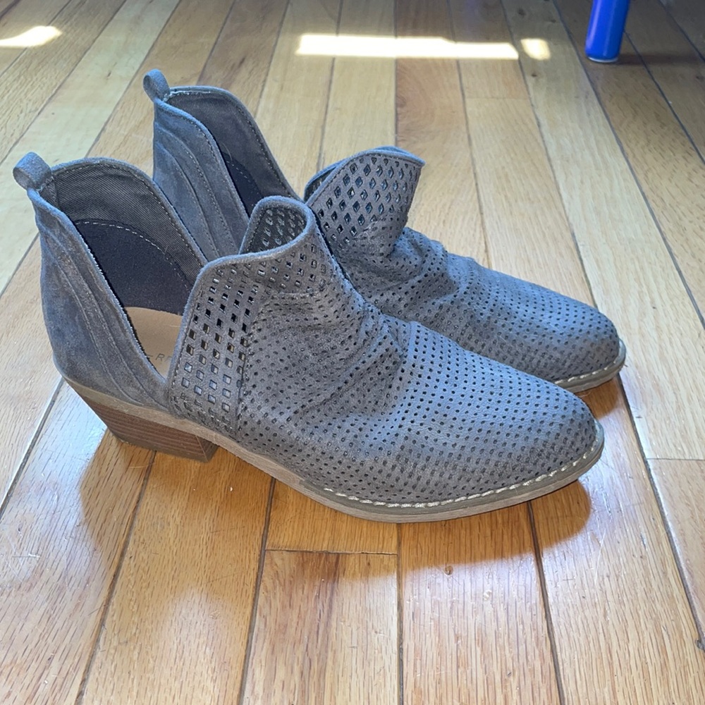 Slouchy Chelsea boots